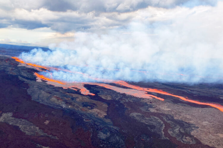 Mauna Loa volcano erupts Lava, ash start to spew News, Sports, Jobs